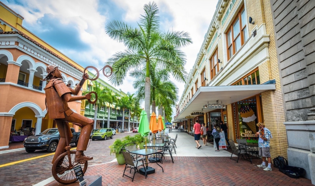 Renting vs. buying comparison for Fort Myers residents considering luxury apartments for rent.